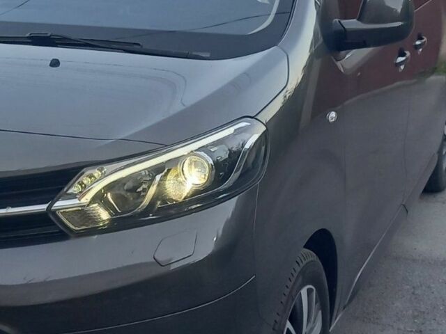 Коричневый Тойота Версо, объемом двигателя 2 л и пробегом 17 тыс. км за 50000 $, фото 6 на Automoto.ua