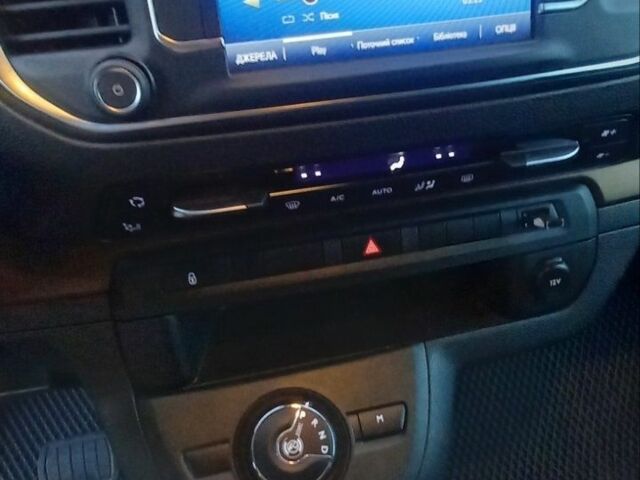 Коричневый Тойота Версо, объемом двигателя 2 л и пробегом 17 тыс. км за 50000 $, фото 5 на Automoto.ua