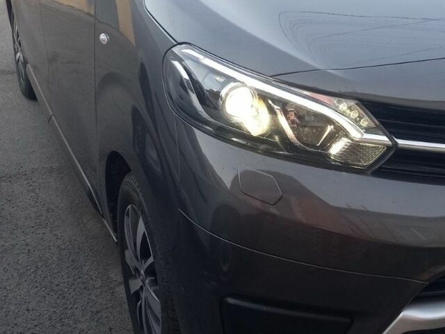 Коричневый Тойота Версо, объемом двигателя 2 л и пробегом 17 тыс. км за 50000 $, фото 7 на Automoto.ua