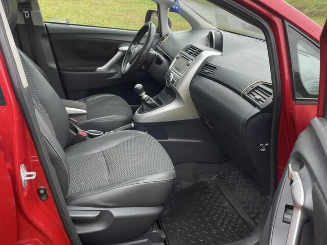 Червоний Тойота Версо, об'ємом двигуна 2 л та пробігом 225 тис. км за 8836 $, фото 9 на Automoto.ua