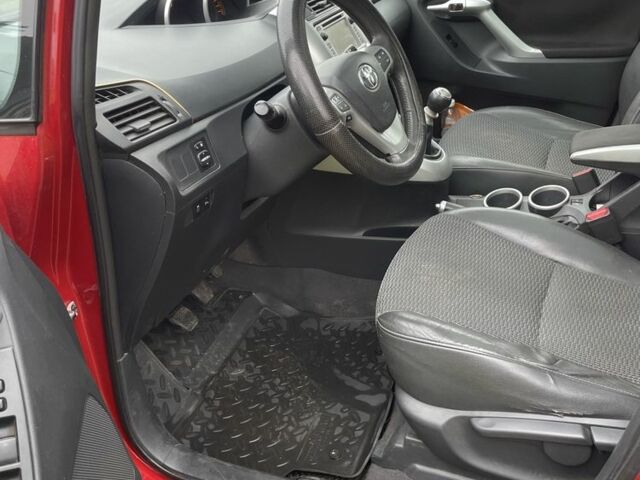 Червоний Тойота Версо, об'ємом двигуна 2 л та пробігом 225 тис. км за 8836 $, фото 12 на Automoto.ua