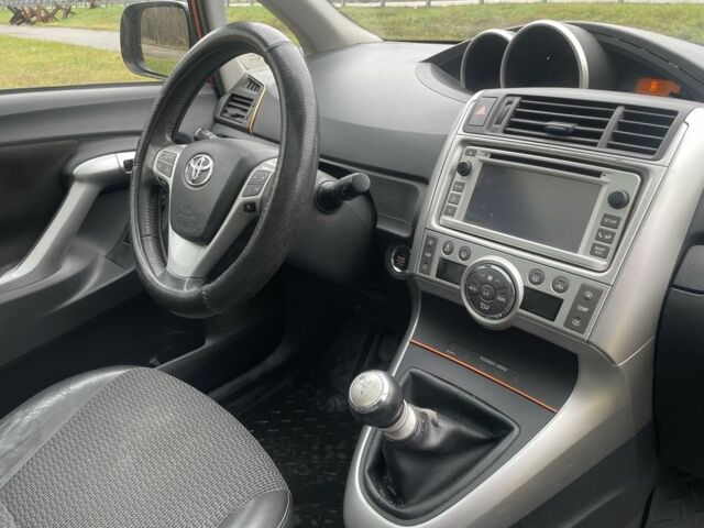 Червоний Тойота Версо, об'ємом двигуна 2 л та пробігом 225 тис. км за 8836 $, фото 10 на Automoto.ua