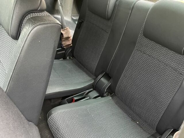 Червоний Тойота Версо, об'ємом двигуна 2 л та пробігом 225 тис. км за 8836 $, фото 19 на Automoto.ua