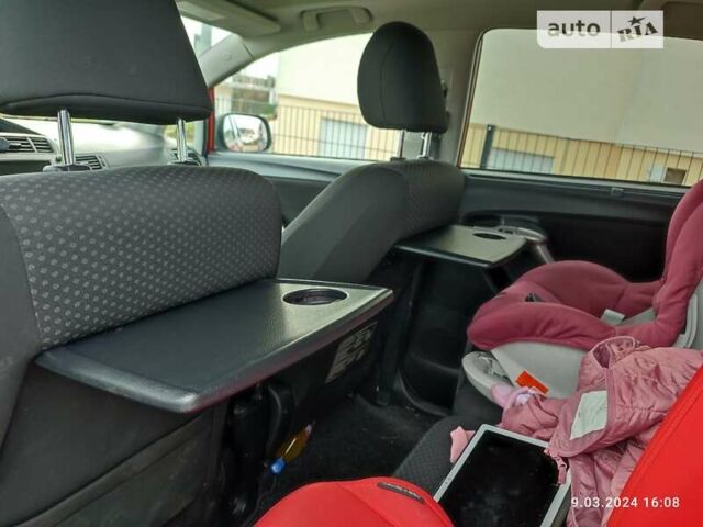 Красный Тойота Версо, объемом двигателя 2.23 л и пробегом 252 тыс. км за 10319 $, фото 3 на Automoto.ua