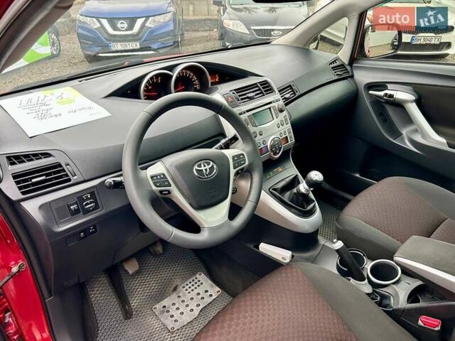 Красный Тойота Версо, объемом двигателя 2 л и пробегом 175 тыс. км за 8700 $, фото 14 на Automoto.ua