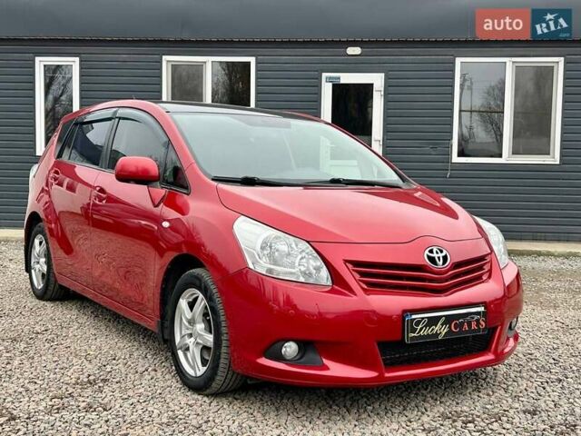Красный Тойота Версо, объемом двигателя 2 л и пробегом 175 тыс. км за 8700 $, фото 2 на Automoto.ua