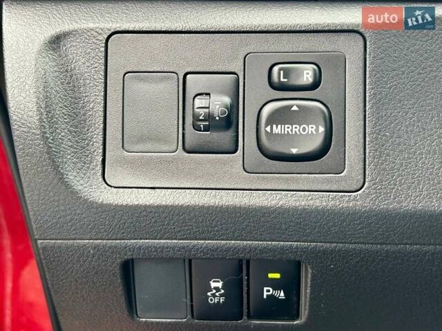 Красный Тойота Версо, объемом двигателя 2 л и пробегом 175 тыс. км за 8700 $, фото 15 на Automoto.ua