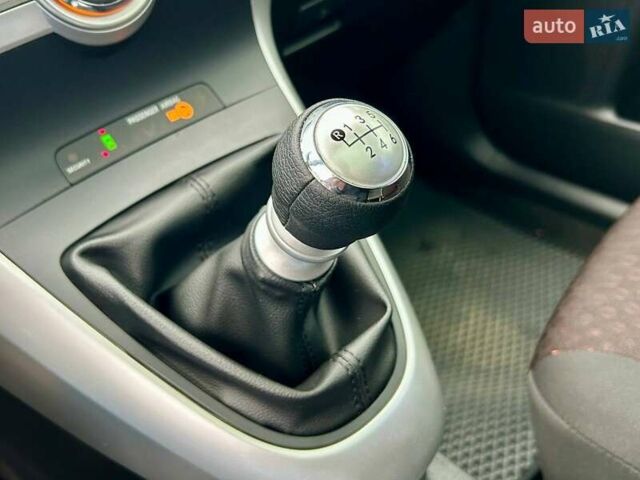 Красный Тойота Версо, объемом двигателя 2 л и пробегом 175 тыс. км за 8700 $, фото 24 на Automoto.ua