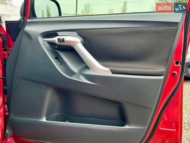 Красный Тойота Версо, объемом двигателя 2 л и пробегом 175 тыс. км за 8700 $, фото 32 на Automoto.ua