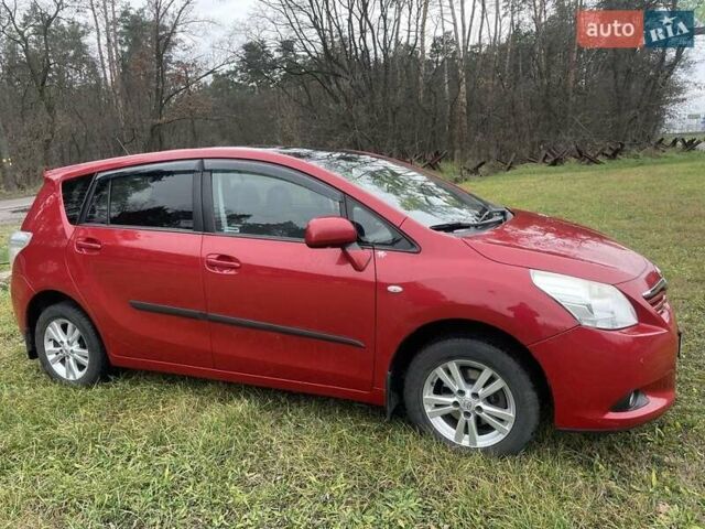 Красный Тойота Версо, объемом двигателя 2 л и пробегом 225 тыс. км за 8836 $, фото 3 на Automoto.ua