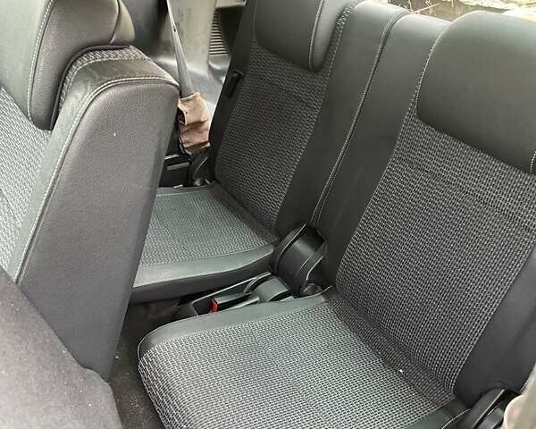 Красный Тойота Версо, объемом двигателя 2 л и пробегом 225 тыс. км за 8836 $, фото 18 на Automoto.ua