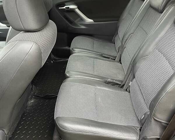 Красный Тойота Версо, объемом двигателя 2 л и пробегом 225 тыс. км за 8836 $, фото 14 на Automoto.ua