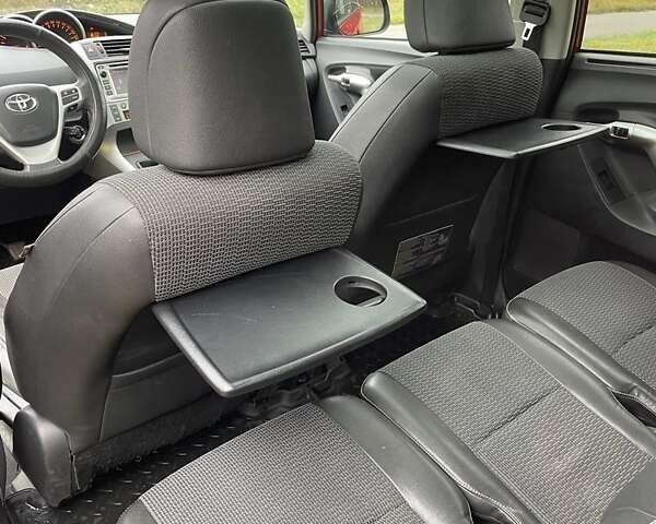 Красный Тойота Версо, объемом двигателя 2 л и пробегом 225 тыс. км за 8836 $, фото 15 на Automoto.ua