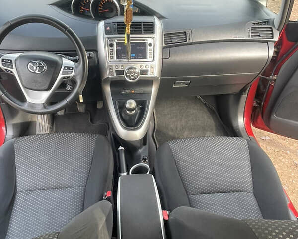 Червоний Тойота Версо, об'ємом двигуна 2 л та пробігом 175 тис. км за 7999 $, фото 8 на Automoto.ua