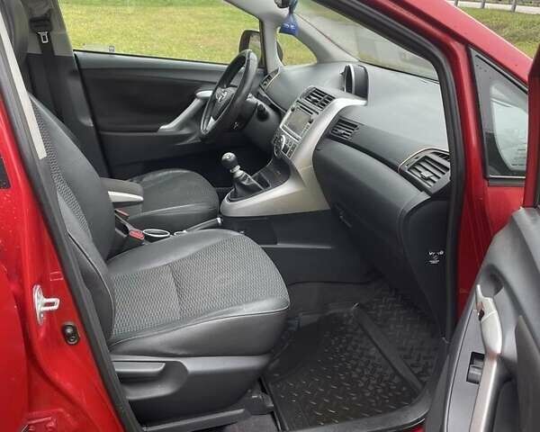 Красный Тойота Версо, объемом двигателя 2 л и пробегом 225 тыс. км за 8836 $, фото 8 на Automoto.ua