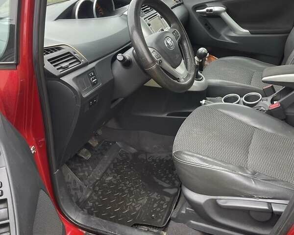 Красный Тойота Версо, объемом двигателя 2 л и пробегом 225 тыс. км за 8836 $, фото 11 на Automoto.ua