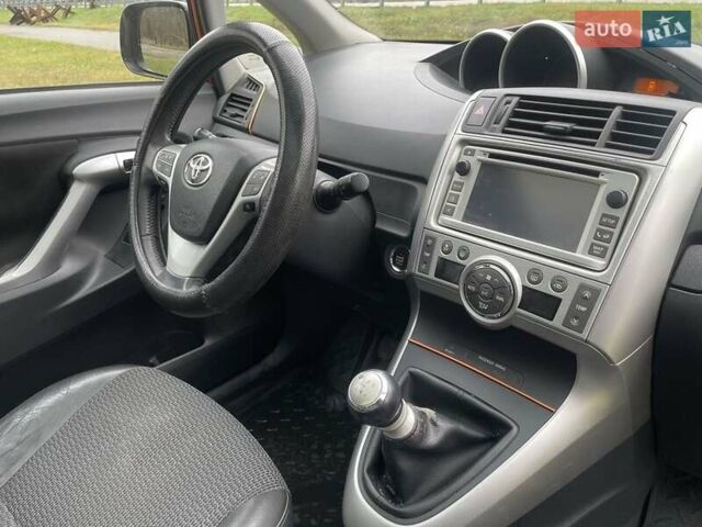 Красный Тойота Версо, объемом двигателя 2 л и пробегом 225 тыс. км за 8836 $, фото 9 на Automoto.ua