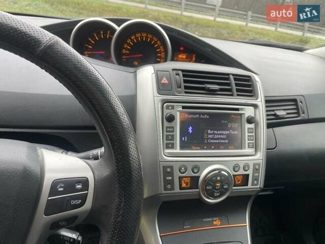 Красный Тойота Версо, объемом двигателя 2 л и пробегом 225 тыс. км за 8836 $, фото 10 на Automoto.ua