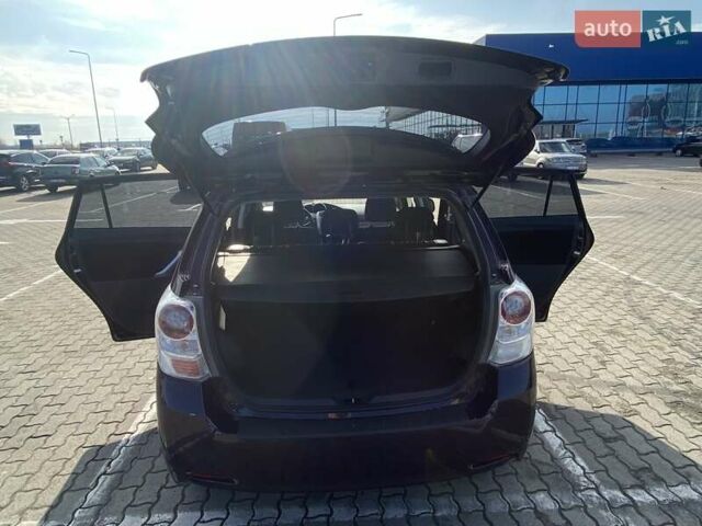 Тойота Версо, об'ємом двигуна 2 л та пробігом 292 тис. км за 8100 $, фото 1 на Automoto.ua