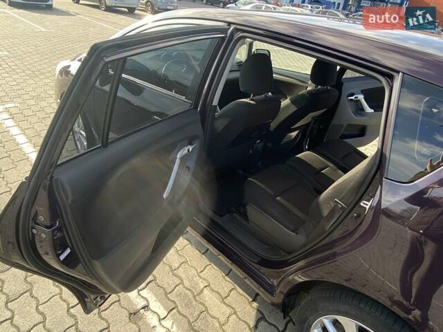 Тойота Версо, об'ємом двигуна 2 л та пробігом 292 тис. км за 8100 $, фото 4 на Automoto.ua