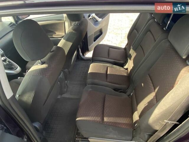 Тойота Версо, об'ємом двигуна 2 л та пробігом 292 тис. км за 8100 $, фото 5 на Automoto.ua