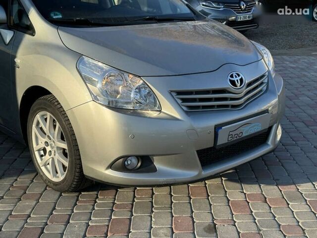 Тойота Версо, объемом двигателя 2.2 л и пробегом 162 тыс. км за 12500 $, фото 6 на Automoto.ua