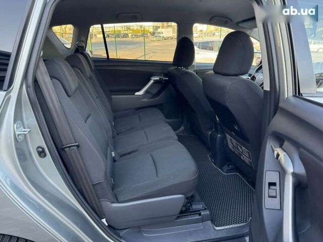 Тойота Версо, об'ємом двигуна 2.2 л та пробігом 162 тис. км за 12500 $, фото 3 на Automoto.ua