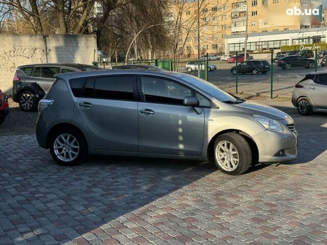 Тойота Версо, об'ємом двигуна 2.2 л та пробігом 162 тис. км за 12500 $, фото 4 на Automoto.ua