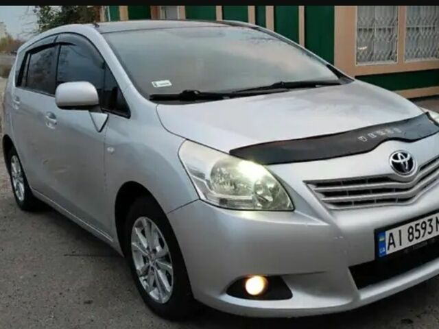 Серый Тойота Версо, объемом двигателя 2 л и пробегом 267 тыс. км за 7900 $, фото 2 на Automoto.ua