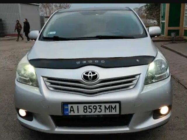 Сірий Тойота Версо, об'ємом двигуна 2 л та пробігом 267 тис. км за 8200 $, фото 1 на Automoto.ua