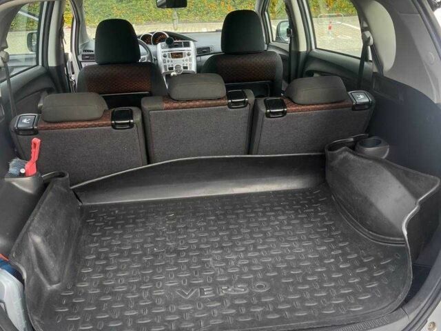 Серый Тойота Версо, объемом двигателя 2 л и пробегом 270 тыс. км за 9000 $, фото 4 на Automoto.ua