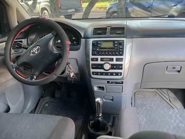 Сірий Тойота Версо, об'ємом двигуна 2 л та пробігом 350 тис. км за 2450 $, фото 4 на Automoto.ua