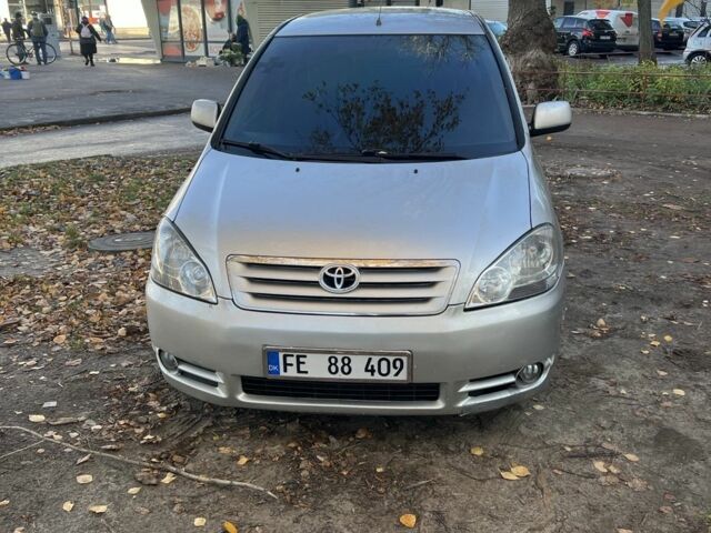 Сірий Тойота Версо, об'ємом двигуна 2 л та пробігом 350 тис. км за 2450 $, фото 6 на Automoto.ua