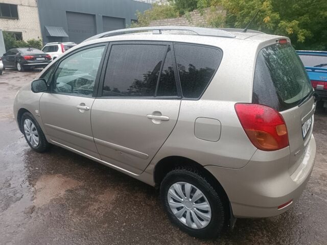 Сірий Тойота Версо, об'ємом двигуна 2 л та пробігом 345 тис. км за 2500 $, фото 1 на Automoto.ua