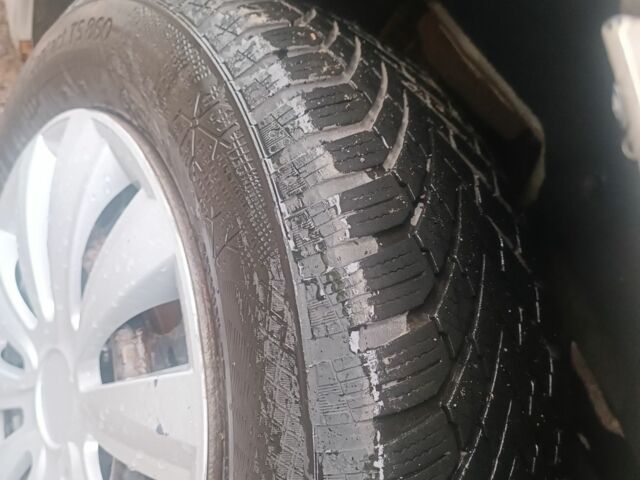 Сірий Тойота Версо, об'ємом двигуна 2 л та пробігом 345 тис. км за 2500 $, фото 7 на Automoto.ua