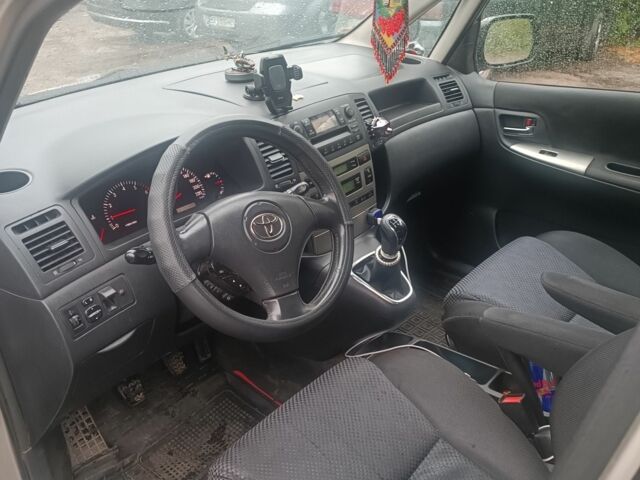 Сірий Тойота Версо, об'ємом двигуна 2 л та пробігом 345 тис. км за 2500 $, фото 4 на Automoto.ua