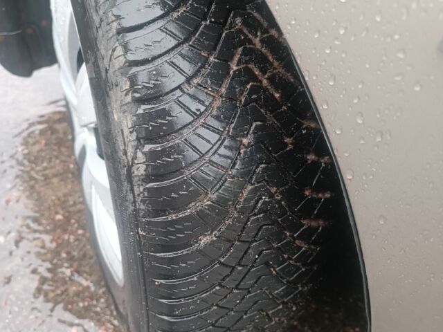 Сірий Тойота Версо, об'ємом двигуна 2 л та пробігом 345 тис. км за 2500 $, фото 6 на Automoto.ua