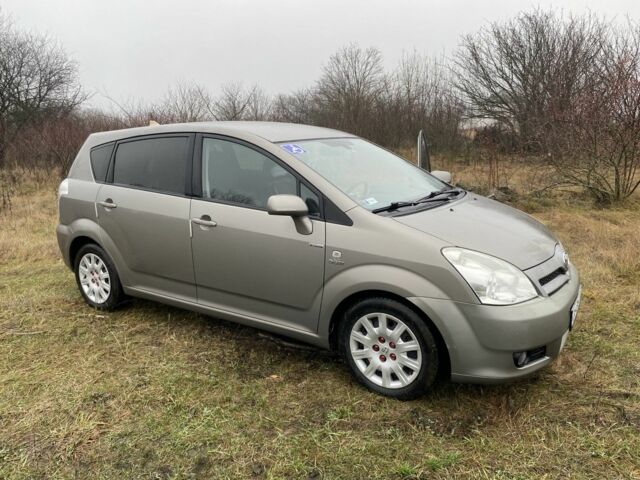 Сірий Тойота Версо, об'ємом двигуна 2.2 л та пробігом 277 тис. км за 6800 $, фото 2 на Automoto.ua