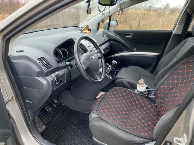 Сірий Тойота Версо, об'ємом двигуна 2.2 л та пробігом 277 тис. км за 6800 $, фото 5 на Automoto.ua