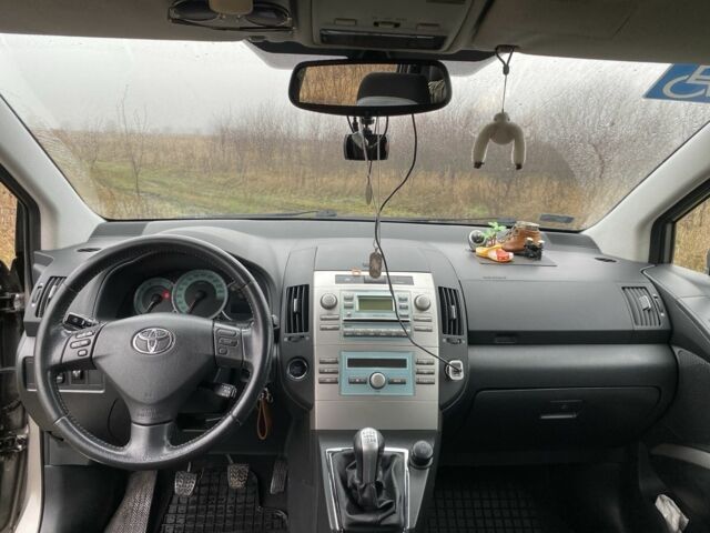 Сірий Тойота Версо, об'ємом двигуна 2.2 л та пробігом 277 тис. км за 6800 $, фото 4 на Automoto.ua