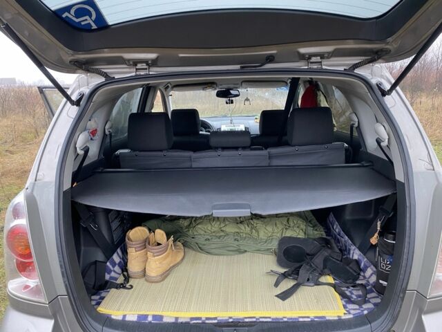 Сірий Тойота Версо, об'ємом двигуна 2.2 л та пробігом 277 тис. км за 6800 $, фото 6 на Automoto.ua