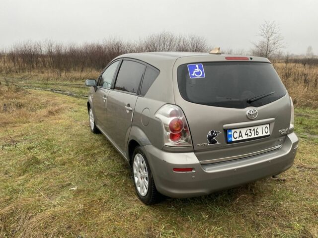 Сірий Тойота Версо, об'ємом двигуна 2.2 л та пробігом 277 тис. км за 6800 $, фото 1 на Automoto.ua