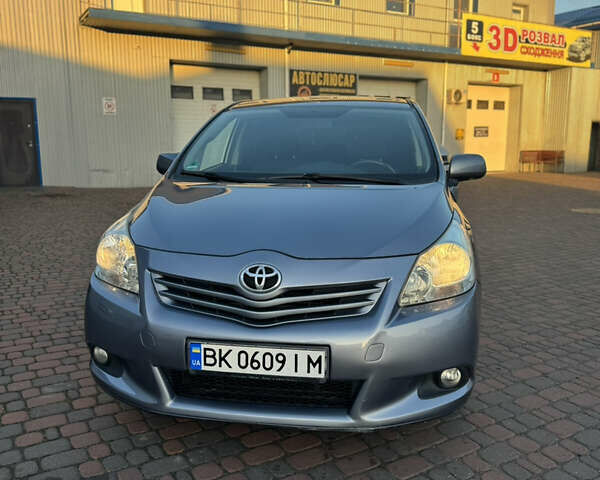 Серый Тойота Версо, объемом двигателя 2 л и пробегом 278 тыс. км за 9499 $, фото 5 на Automoto.ua