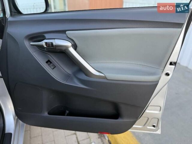 Серый Тойота Версо, объемом двигателя 2.2 л и пробегом 170 тыс. км за 10700 $, фото 39 на Automoto.ua