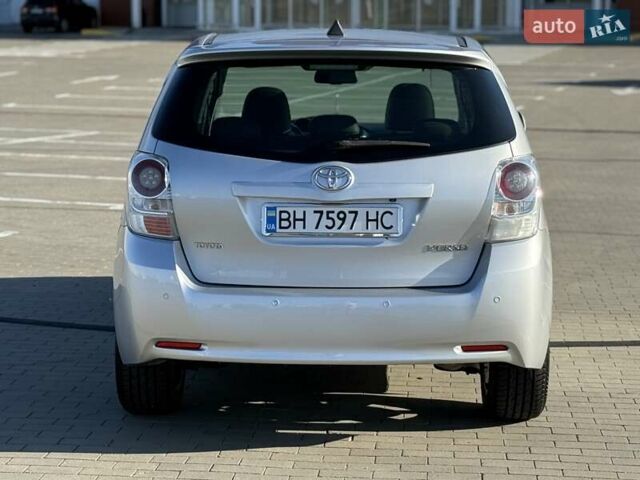 Серый Тойота Версо, объемом двигателя 2.2 л и пробегом 170 тыс. км за 10700 $, фото 5 на Automoto.ua