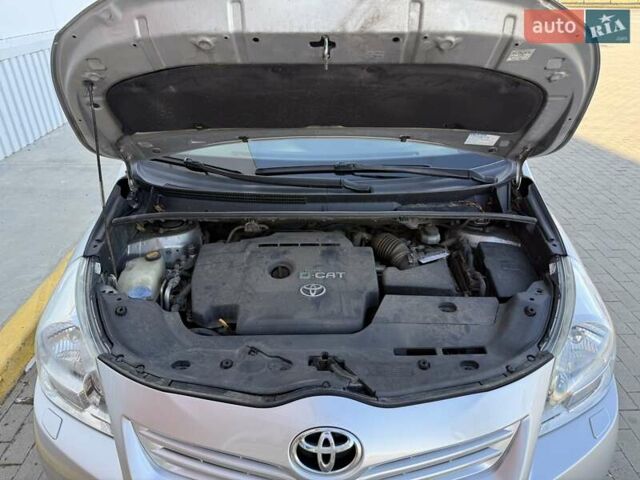 Серый Тойота Версо, объемом двигателя 2.2 л и пробегом 170 тыс. км за 10700 $, фото 46 на Automoto.ua