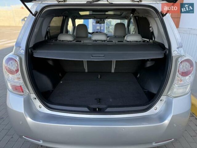 Серый Тойота Версо, объемом двигателя 2.2 л и пробегом 170 тыс. км за 10700 $, фото 27 на Automoto.ua