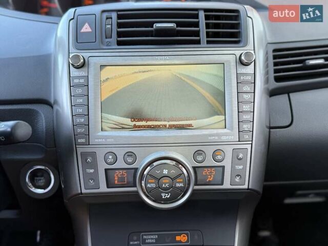 Серый Тойота Версо, объемом двигателя 2.2 л и пробегом 170 тыс. км за 10700 $, фото 49 на Automoto.ua