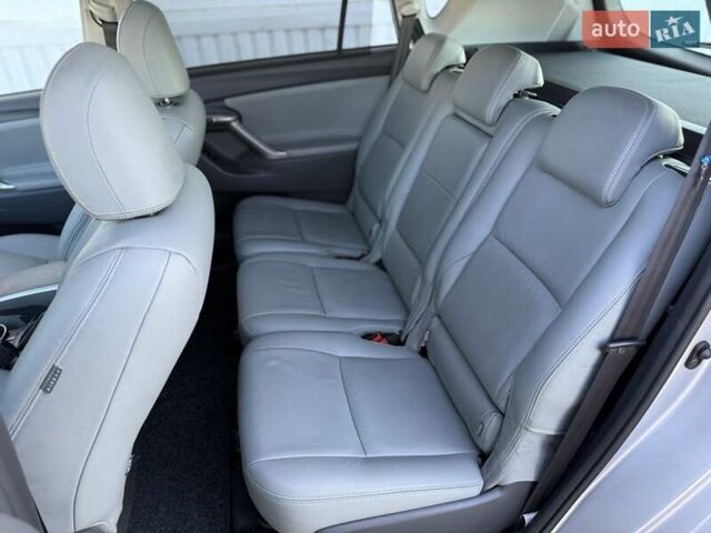 Серый Тойота Версо, объемом двигателя 2.2 л и пробегом 170 тыс. км за 10700 $, фото 24 на Automoto.ua
