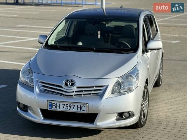 Серый Тойота Версо, объемом двигателя 2.2 л и пробегом 170 тыс. км за 10700 $, фото 7 на Automoto.ua